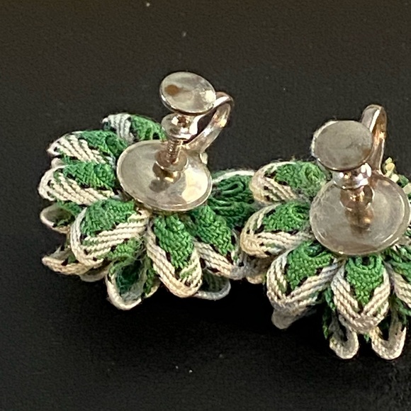 Vintage Handmade Crochet Screwback Earrings. - Picture 7 of 7
